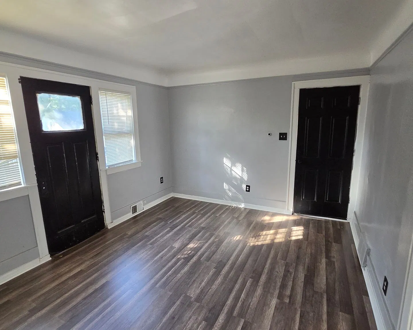 15718 Northlawn St — Photo 2