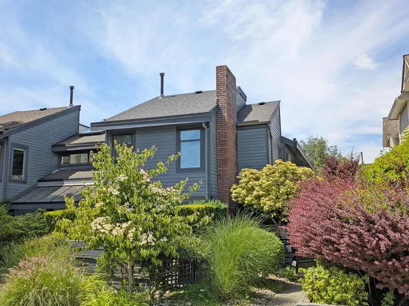 1339 Chestnut St, Vancouver, BC V6J 3K1