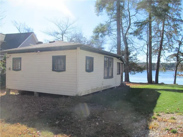 4 Malvina Ln, Pascoag, RI 02859