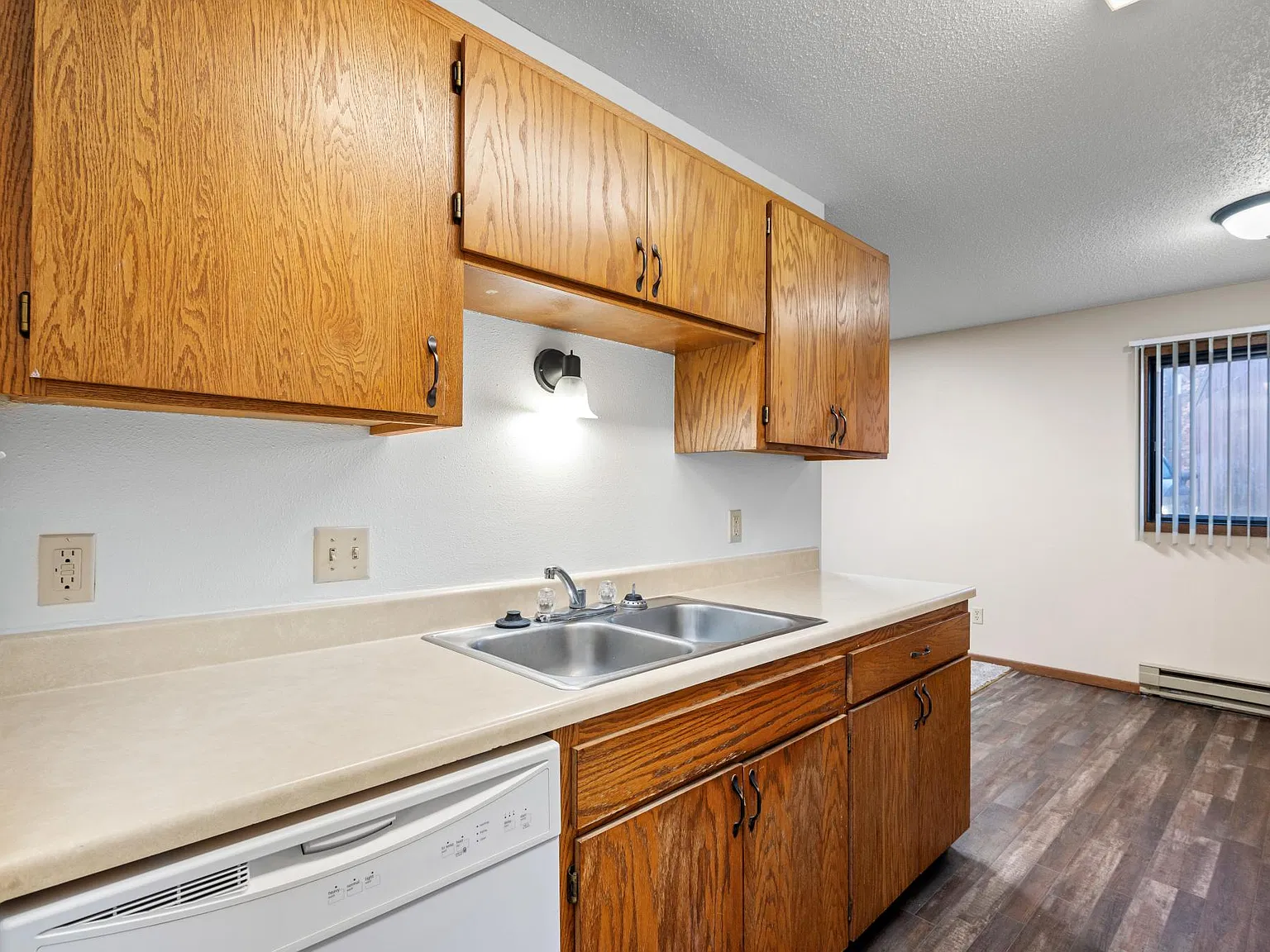 2 bed, 900 sqft, $885 — Photo 4
