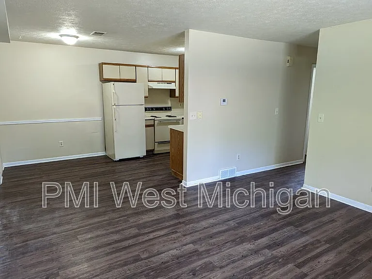 6054 In The Pines Dr SE — Photo 6