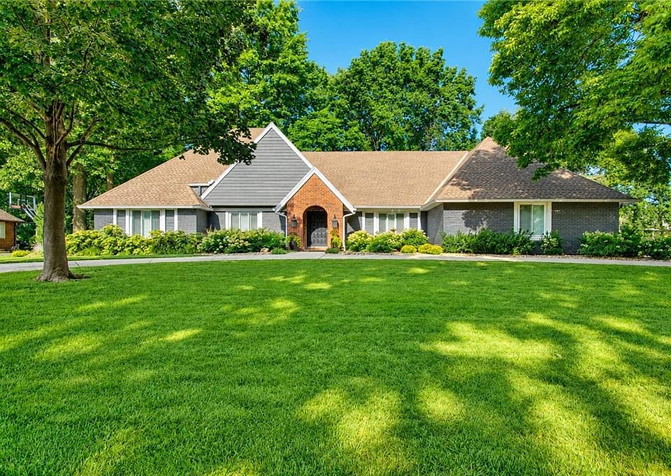 1st image of 10108 Howe Dr