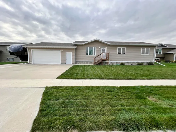 2332 S Lawson St, Aberdeen, SD 57401
