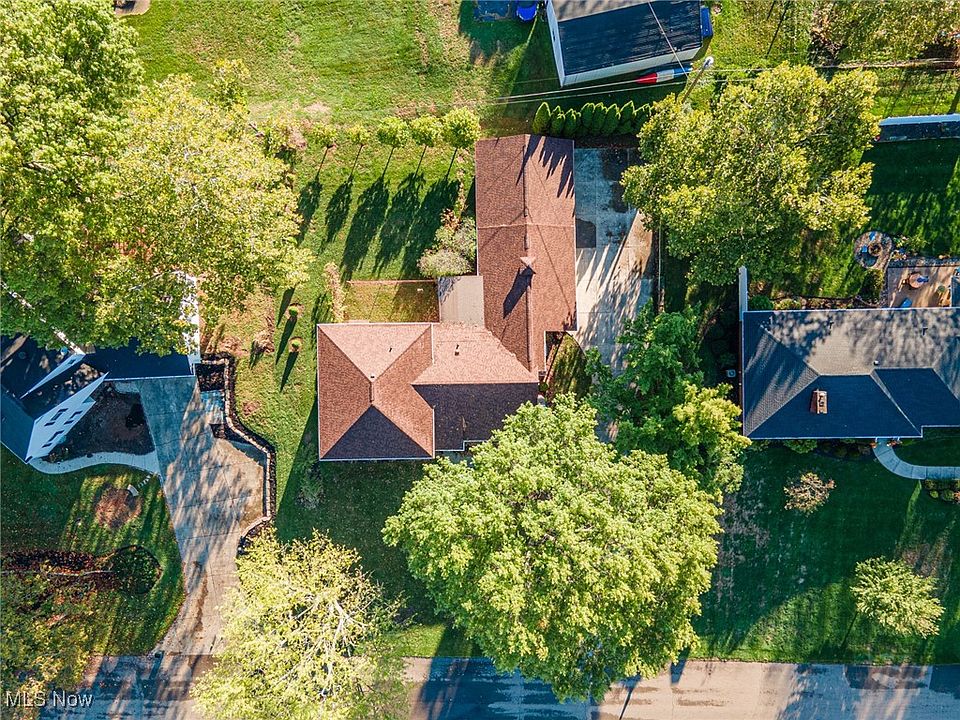 1681 Knob Hill Dr, Coshocton, OH 43812 | Zillow