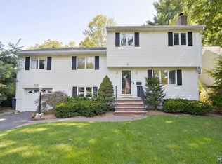 509 Sherwood Rd, Ho Ho Kus, NJ 07423