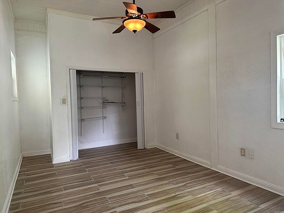 5th image of 2609 Walnut St