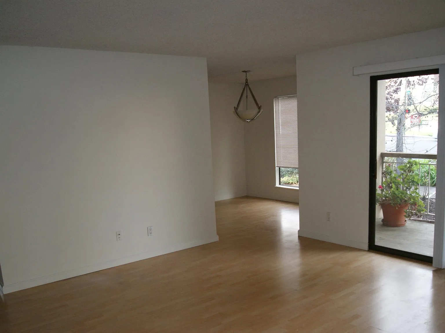 2 bed, 1023 sqft, $2,700 — Photo 3