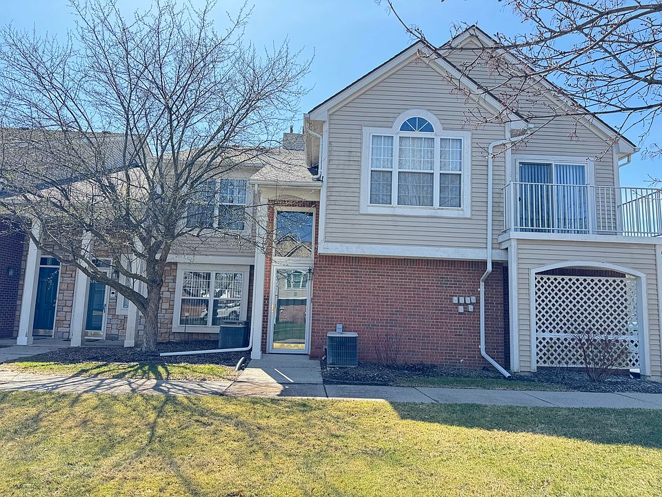 1st image of 5452 Pine Aires Dr #61