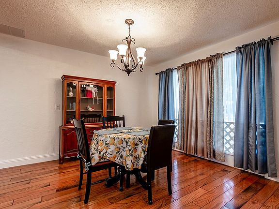 4th image of 2312 Teakwood Ln