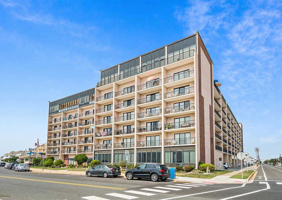 1st image of 500 Kennedy Dr #408