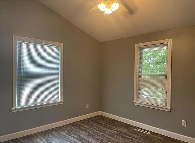 1420 Eberhart Ave — Photo 7