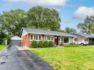 709 S Hi Lusi Ave, Mount Prospect, IL