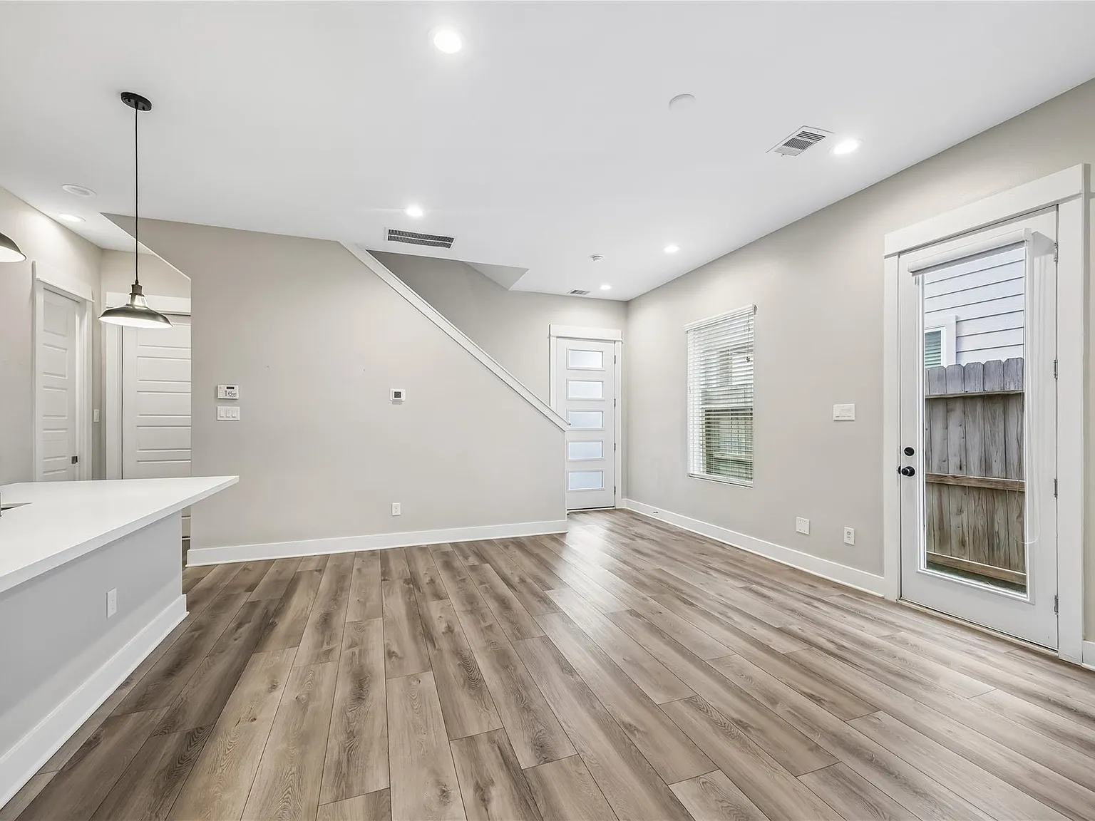 3 bed, 2.5 bath, 1505 sqft, $2,150 — Photo 3
