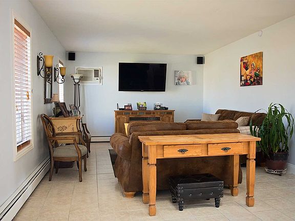 3rd image of 12 Lombardy Dr