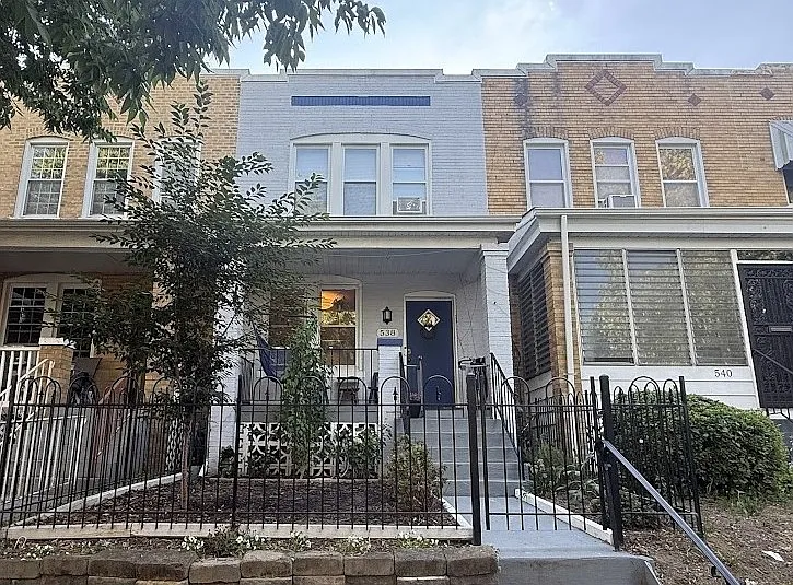 2 bed, 1608 sqft, $3,300 — Photo 2