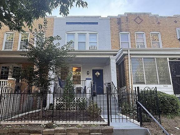2nd image of 538 25th Pl NE