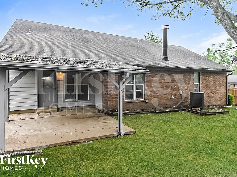 6495 Westbury Ave — Photo 15