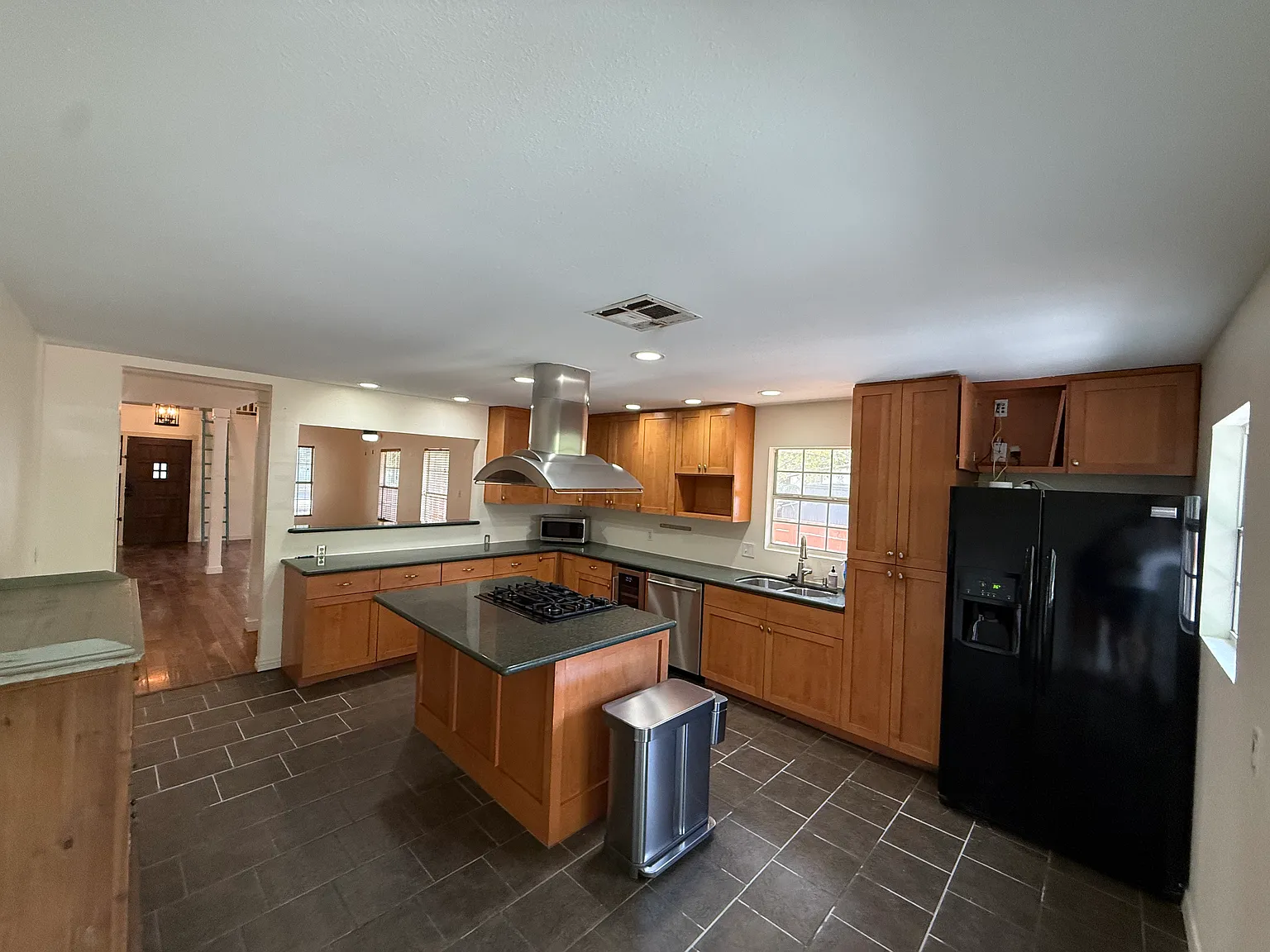 3 bed, 2000 sqft, $4,900 — Photo 4