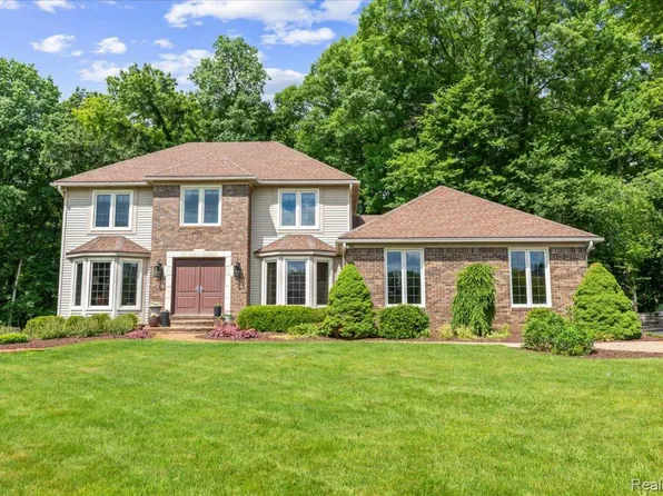 2582 Cades Cv, Brighton, MI 48114