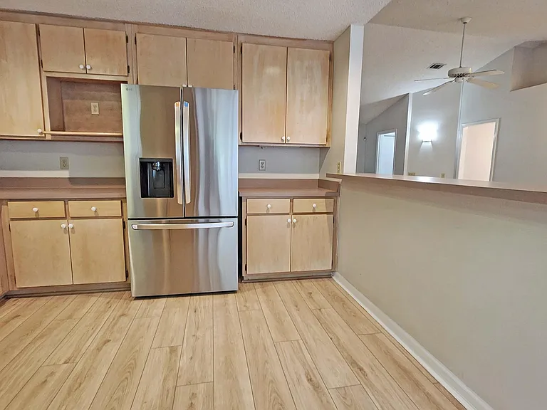 Kitchen/ Breakfast Bar