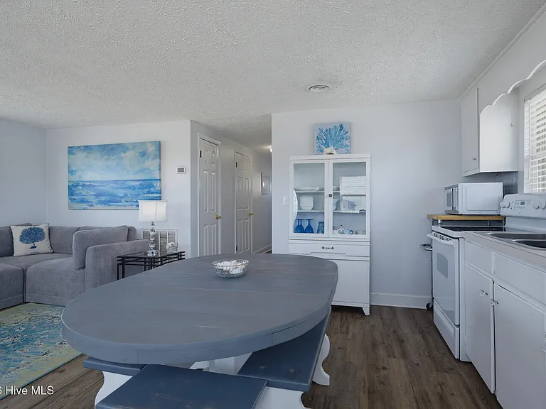 2999 Island Dr — Photo 16