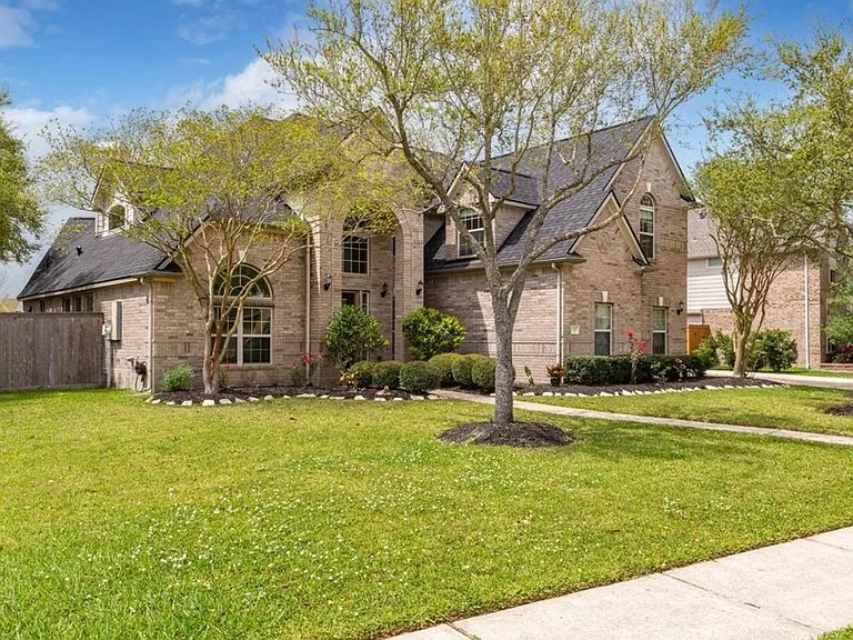 2207 Bayou Cove Ln — Photo 2