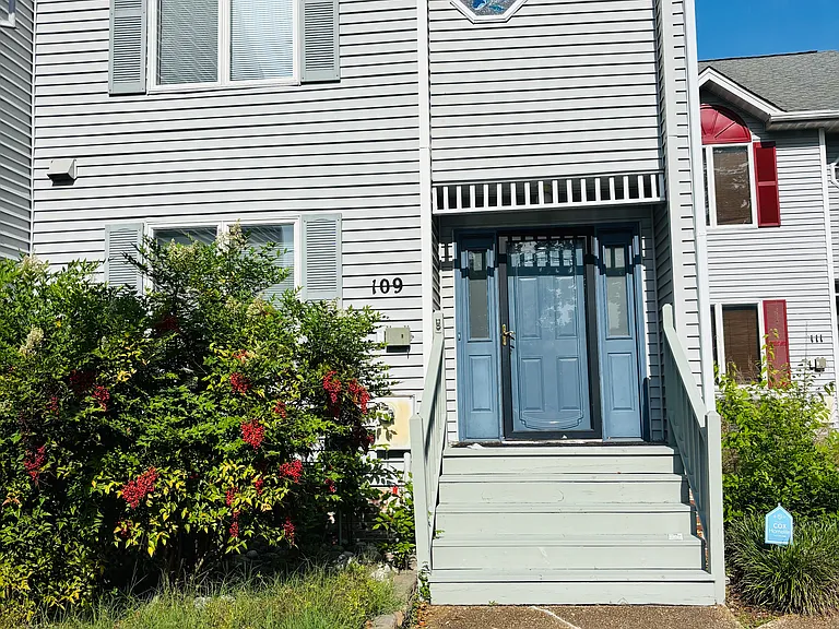 109 Scotts Point — Photo 2