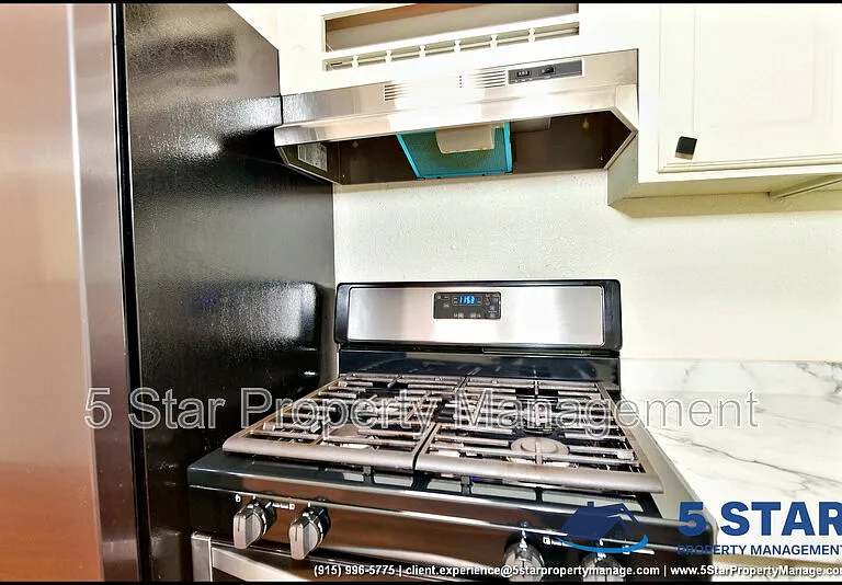 10324 Newport Dr — Photo 16