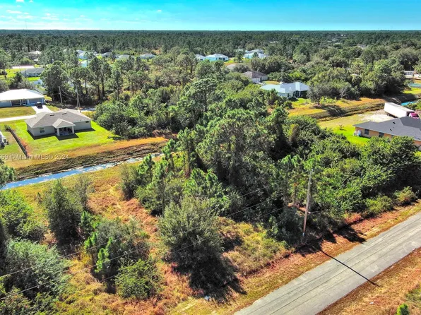 844 Carbon St E, Lehigh Acres, FL 33974