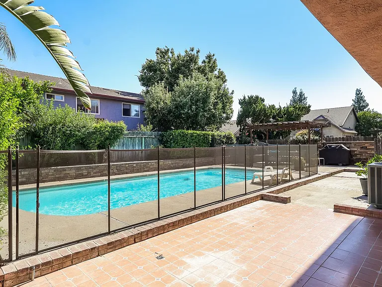 420 Nancy Dr — Photo 4