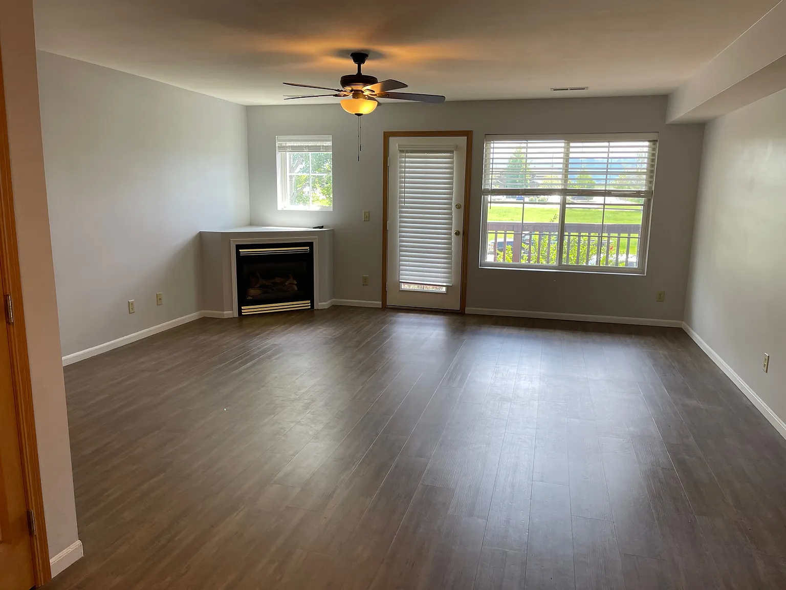 2 bed, 917 sqft, $1,900 — Photo 3