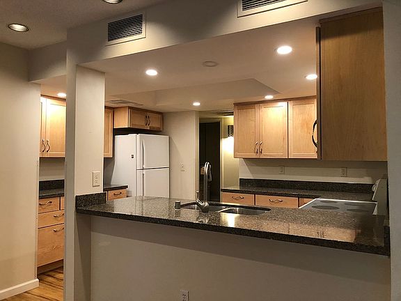 counter level eating area