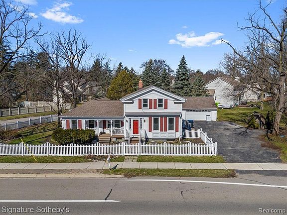 1545 N Pontiac Trl, Walled Lake, MI 48390 | Zillow