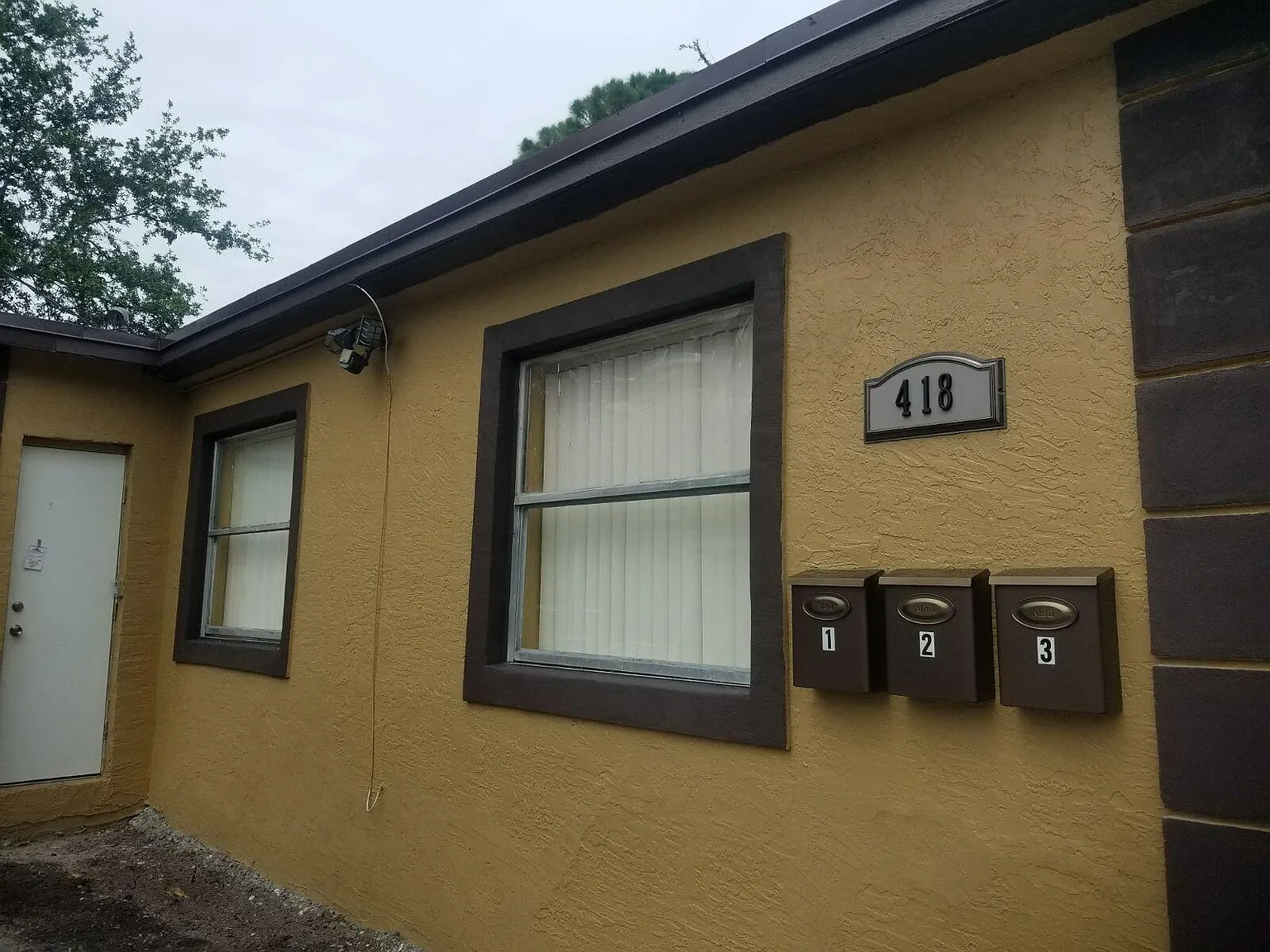 2 bed, 1.0 bath, 1965 sqft, $1,650 — Photo 1