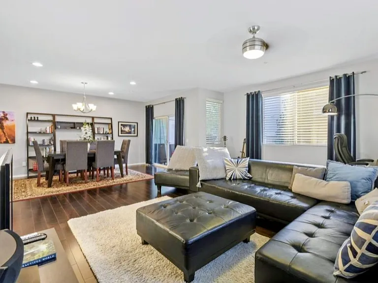 Open floorplan concept with plenty of light