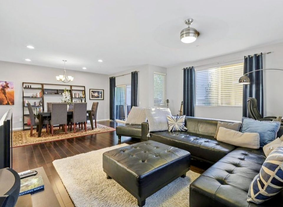 Open floorplan concept with plenty of light