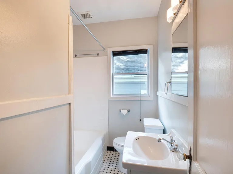 1189 Francis St NW — Photo 13