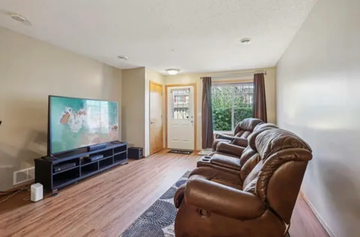 3 bed, 1579 sqft, $2,600 — Photo 1