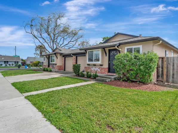 2470 Arroyo Dr, Santa Clara, CA 95051