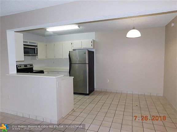 4th image of 450 Palm Cir W APT 107