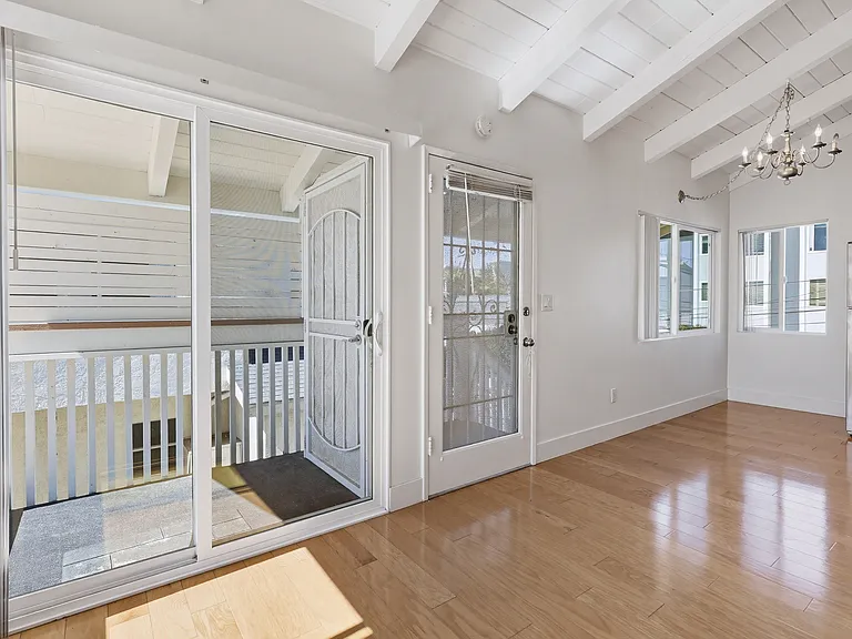3733 Riviera Dr — Photo 30