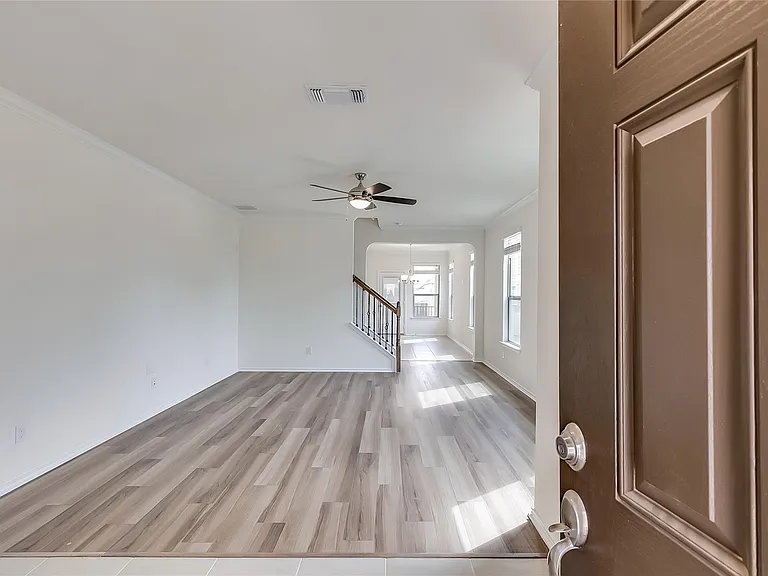 105 Clematis Ct — Photo 4