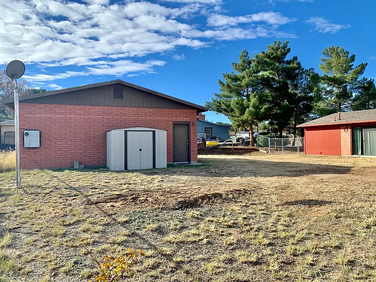 925 N Evergreen Dr — Photo 16