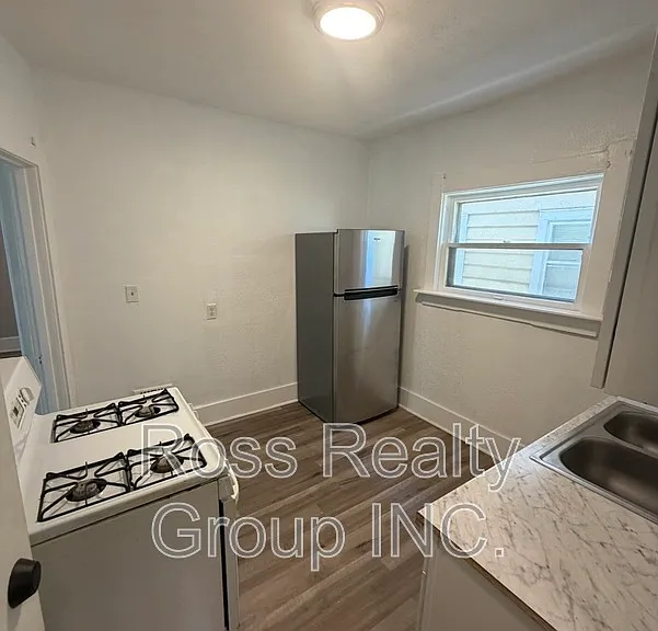 2752 Monroe St — Photo 8