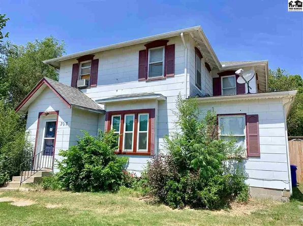 303 E 1st St, McPherson, KS 67460