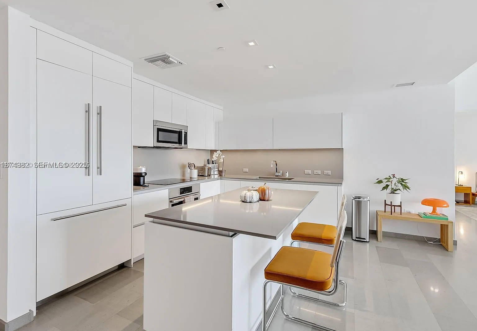 2 bed, 1370 sqft, $6,500 — Photo 3