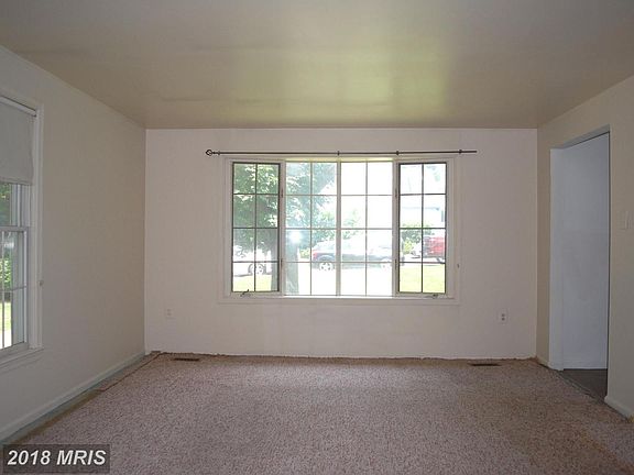5th image of 6705 Poplar St