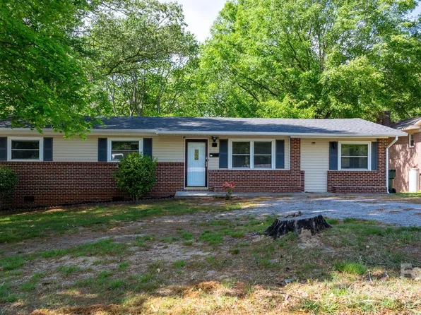 634 7th Avenue Pl SE, Hickory, NC 28602