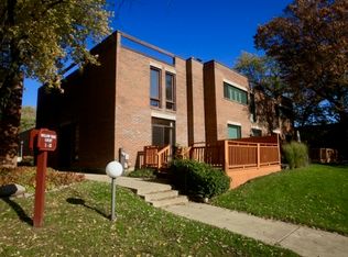 5 Willow Tree Ct, Elmhurst, IL 60126