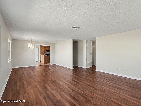 4th image of 400 Maria Dr